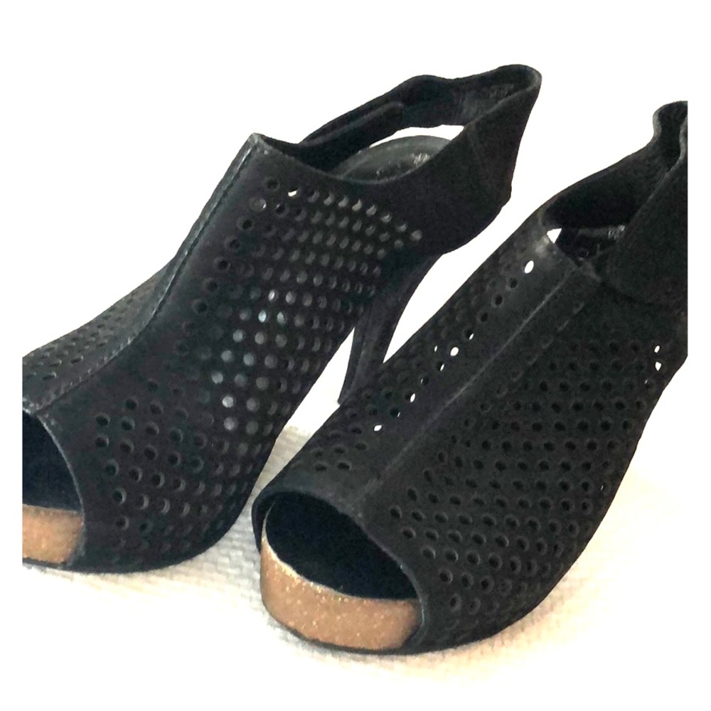 Platform heeled open toed shoes